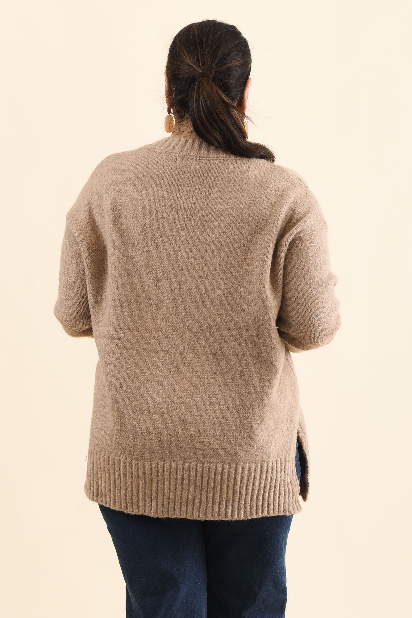 Brilla Natural V Neck Jumper - Image 11
