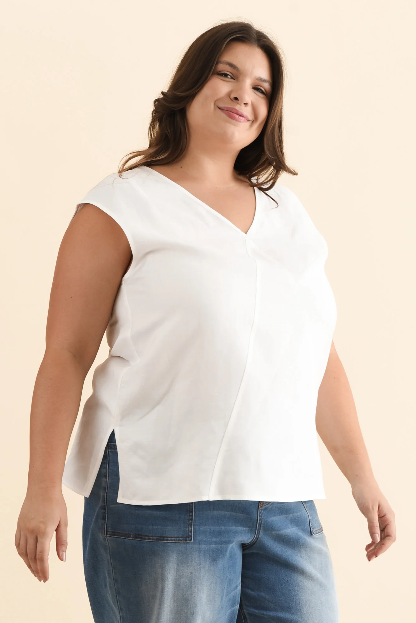 Roxie White Linen Blend V Neck Tank - Image 10