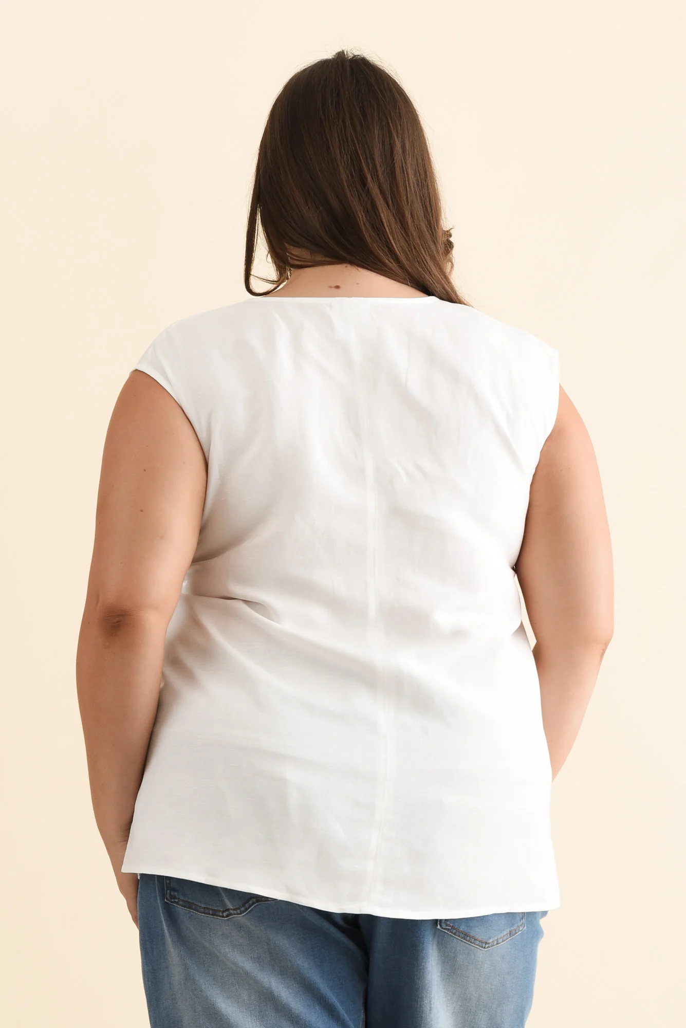 Roxie White Linen Blend V Neck Tank - Image 11