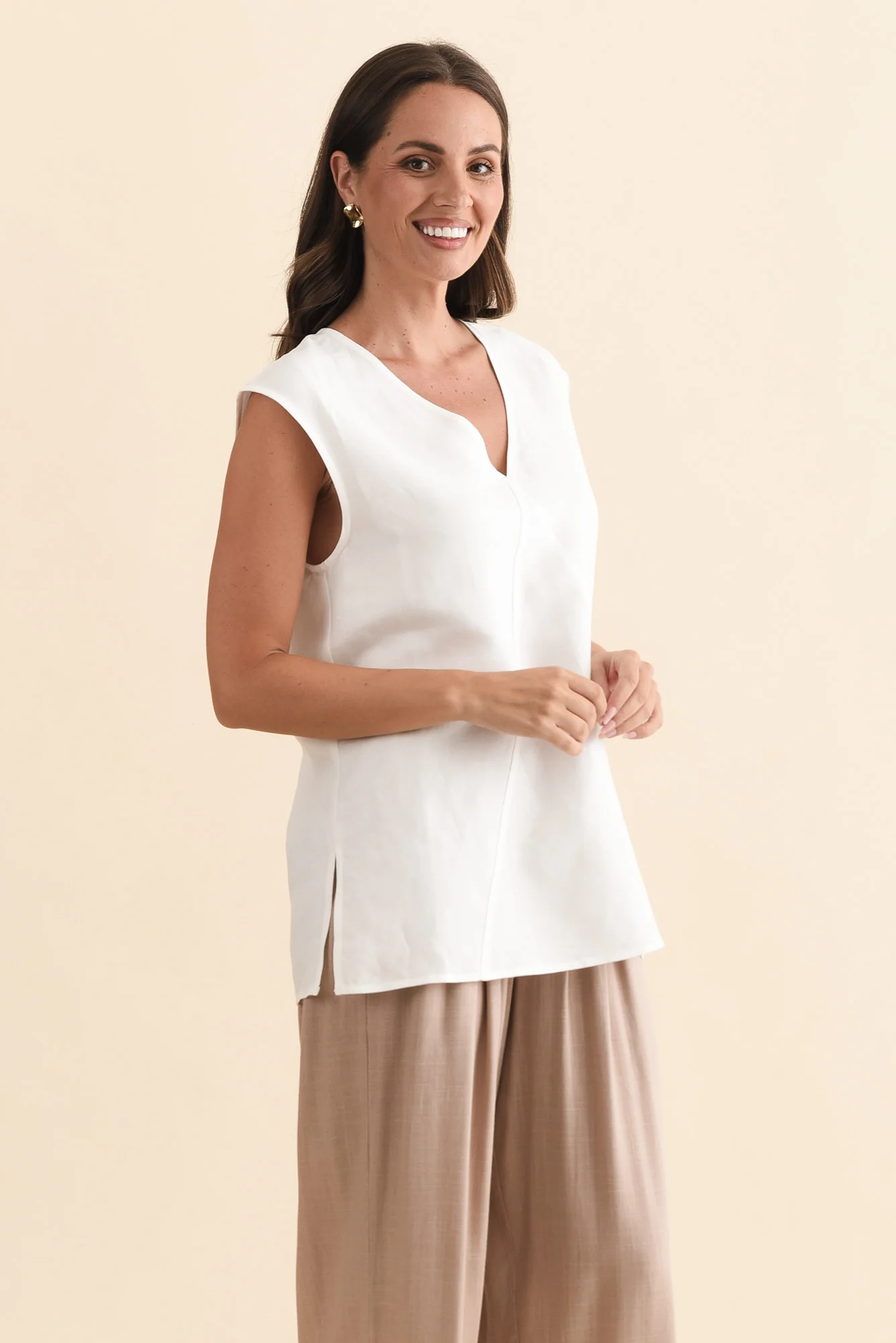 Roxie White Linen Blend V Neck Tank - Image 4
