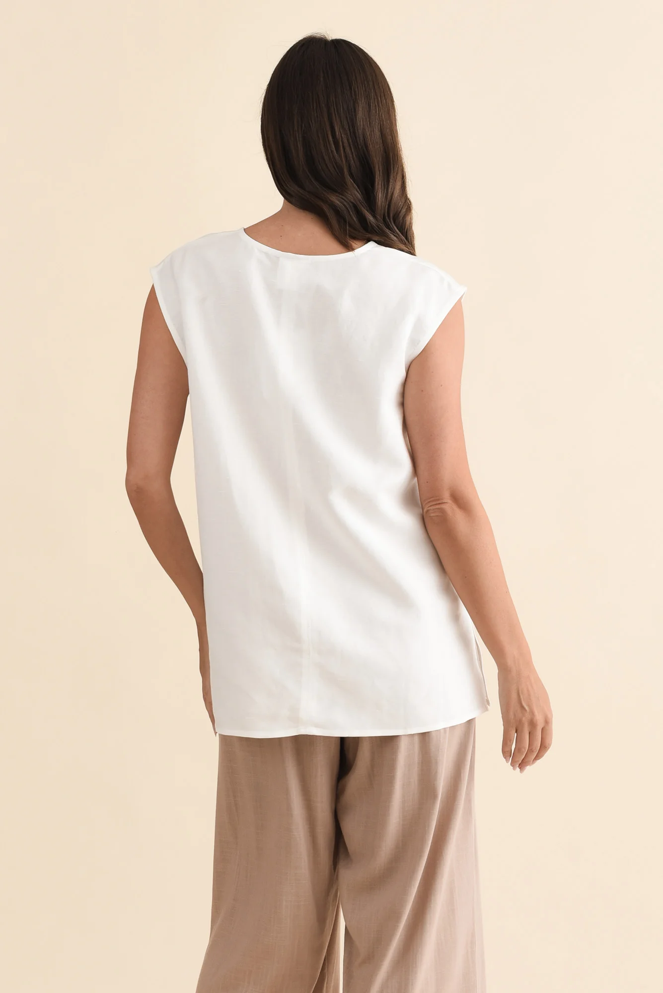 Roxie White Linen Blend V Neck Tank - Image 5