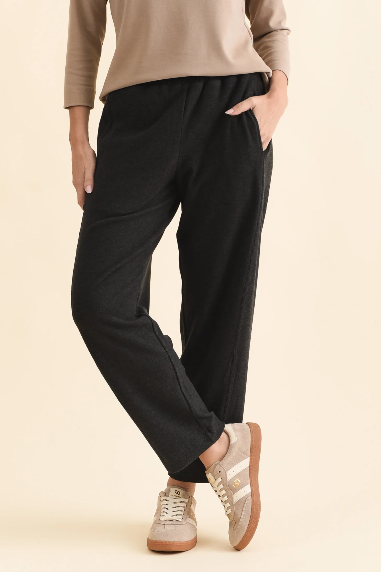 Souffle-Touch Charcoal Barrel Sweatpants - Image 3