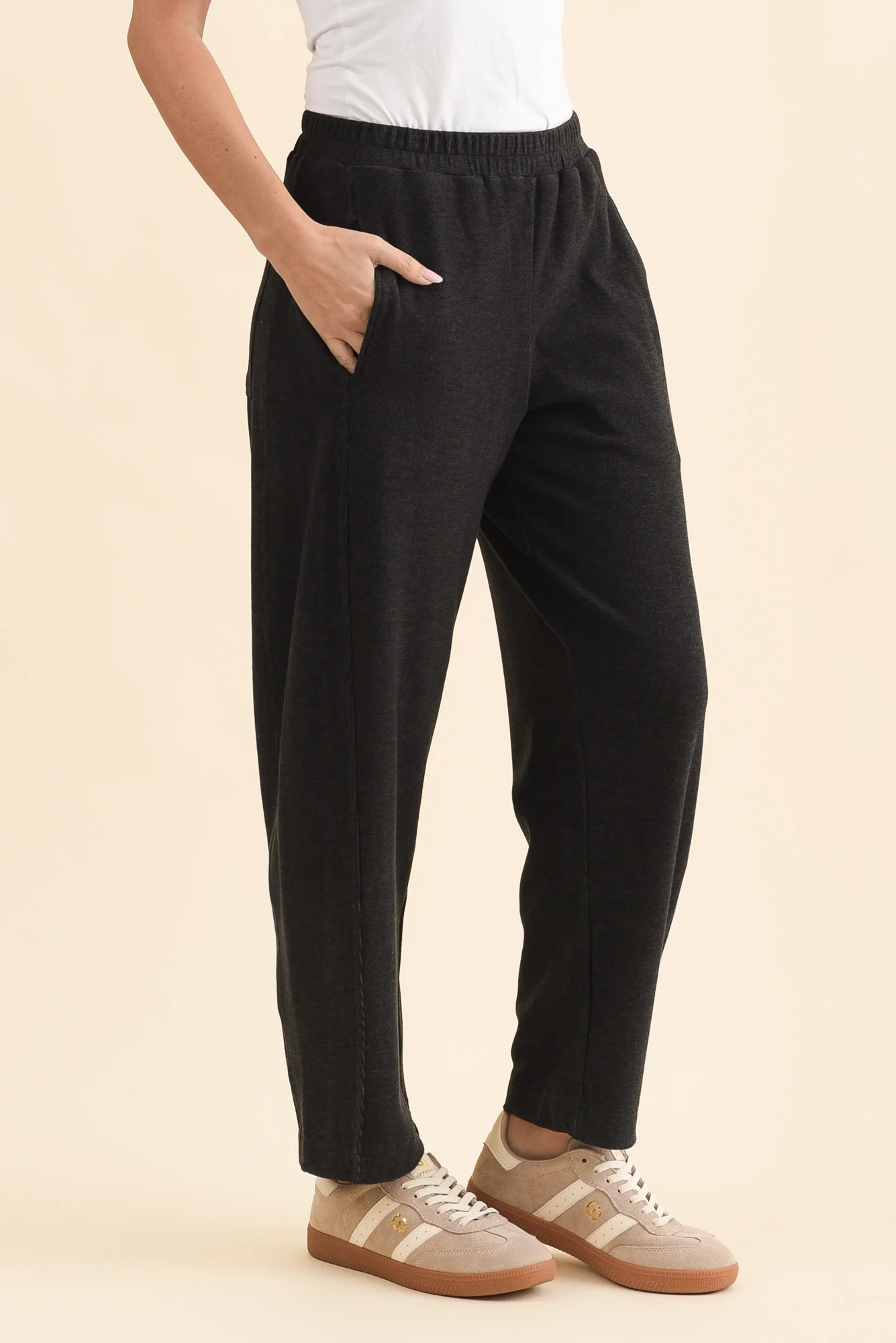 Souffle-Touch Charcoal Barrel Sweatpants - Image 5