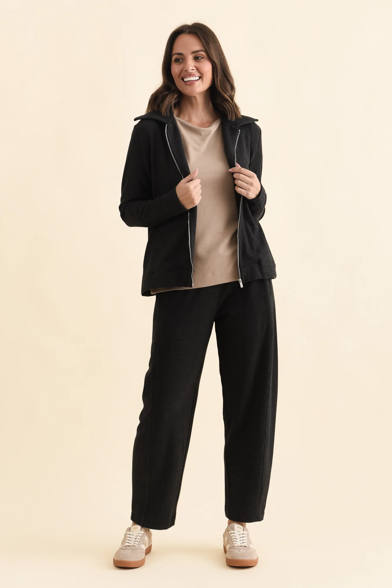 Souffle-Touch Charcoal Barrel Sweatpants - Image 8